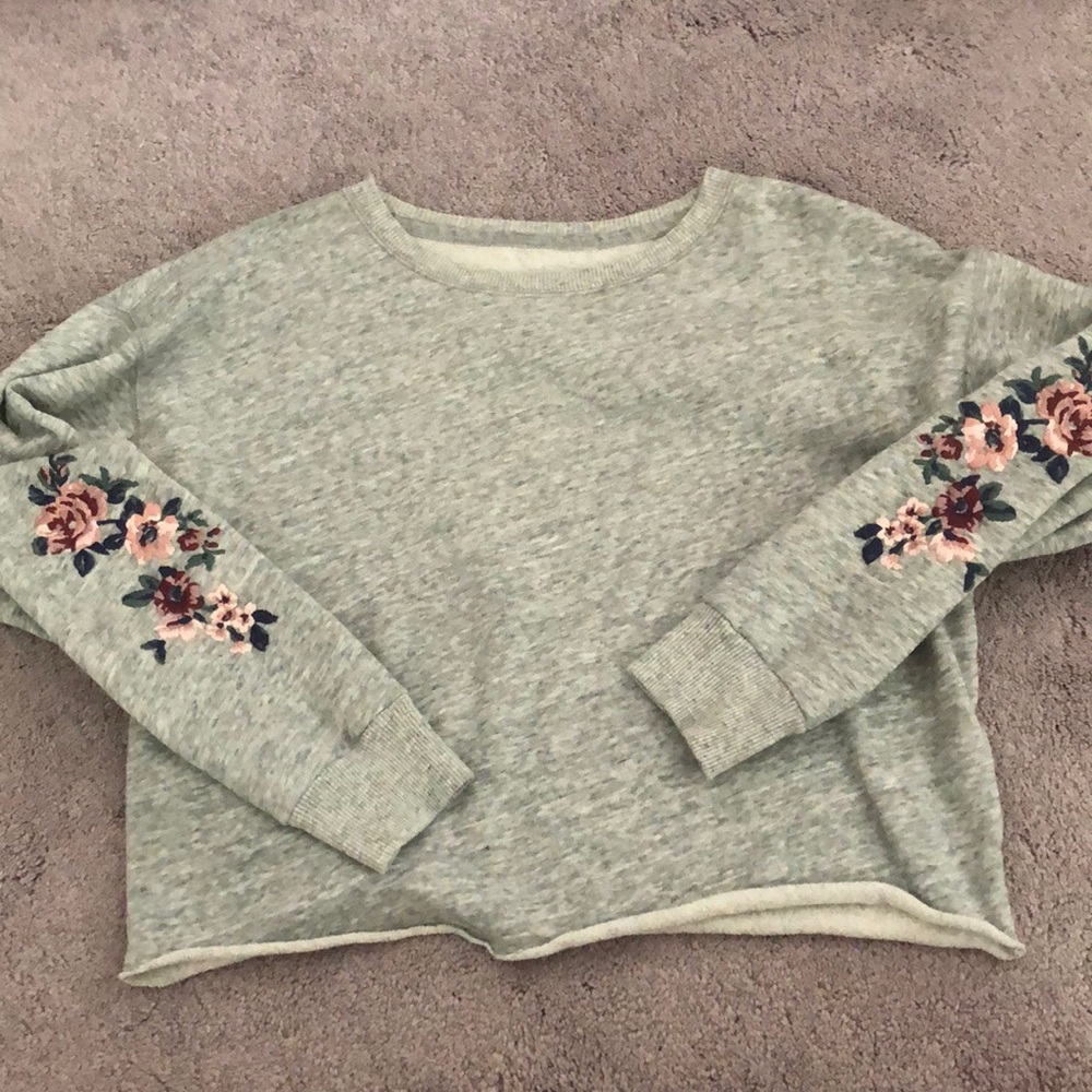 Cropped foral sweatshirt